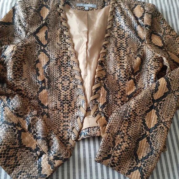 NWOT Wow Couture Snake Print cropped Jacket - Picture 5 of 6